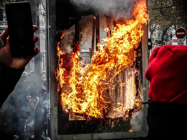 12 Feu vitrine site.jpg